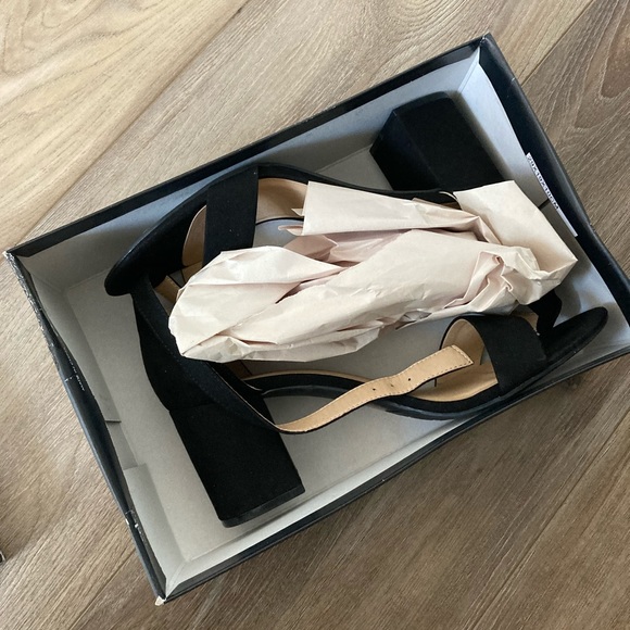 CL By Laundry *NWT* Women’s Size 8.5/39 Black Block Heel Suede Sandal - Picture 3 of 11